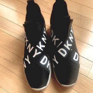 DKNY WEDGE SNEAKERS SUPER CUTE WORN ONLY 2-3 TIMES, small marks see last pic